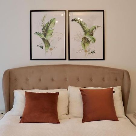 A Stylish Two Bedroom Modern Apartment With Parking Barking  Buitenkant foto