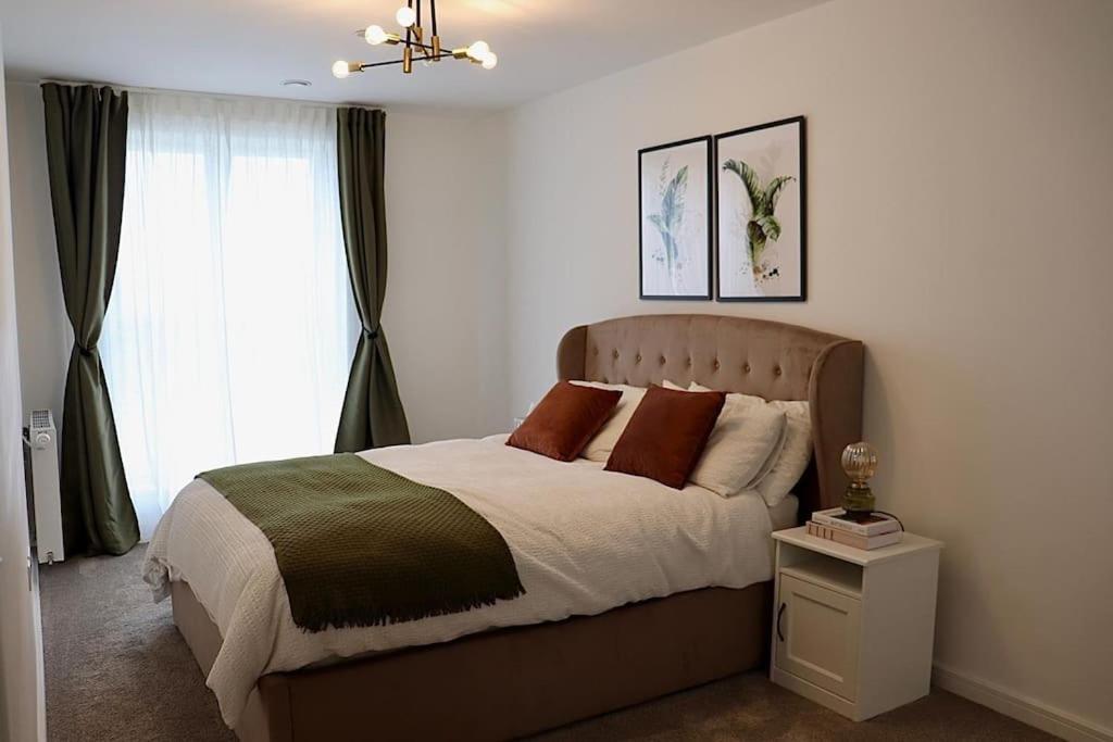 A Stylish Two Bedroom Modern Apartment With Parking Barking  Buitenkant foto
