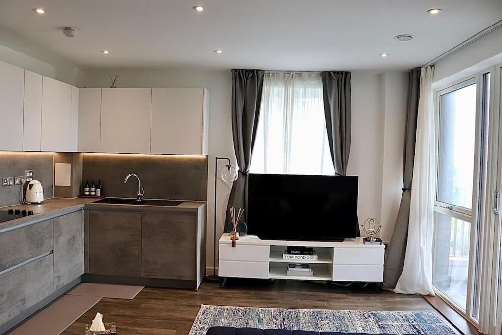 A Stylish Two Bedroom Modern Apartment With Parking Barking  Buitenkant foto