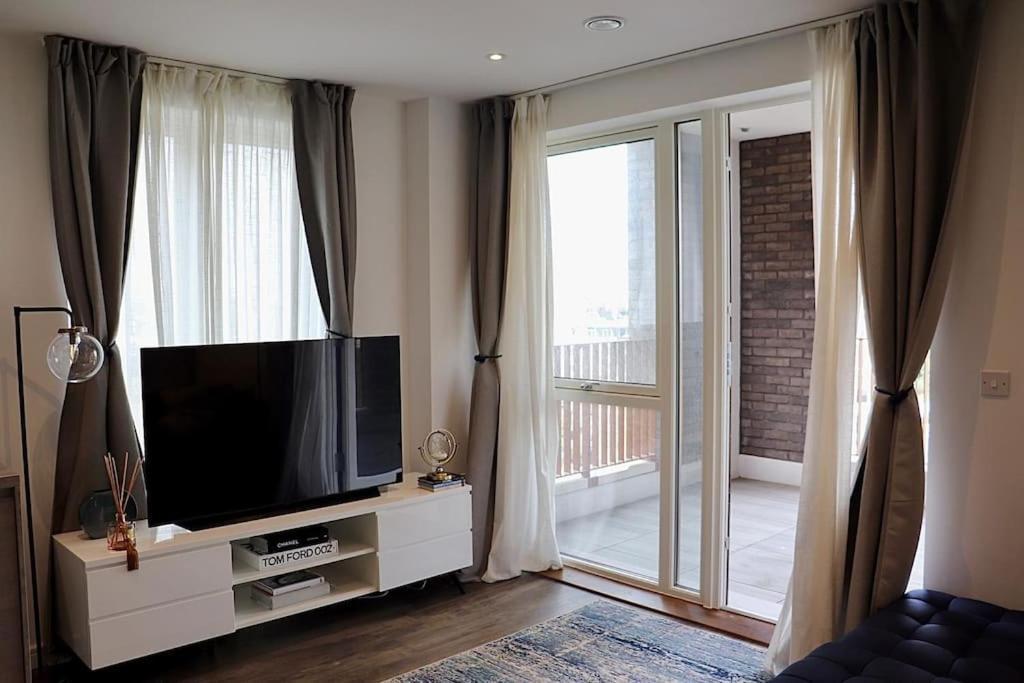 A Stylish Two Bedroom Modern Apartment With Parking Barking  Buitenkant foto