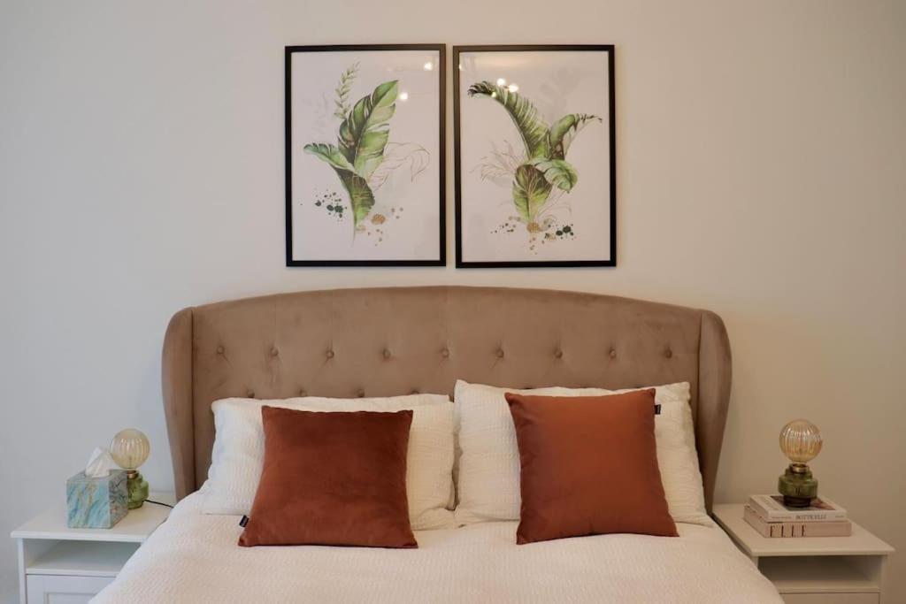 A Stylish Two Bedroom Modern Apartment With Parking Barking  Buitenkant foto