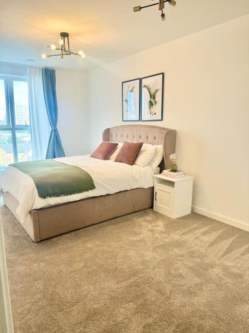 A Stylish Two Bedroom Modern Apartment With Parking Barking  Buitenkant foto
